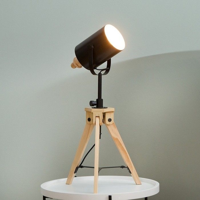Tischlampe STUDIO Schwarz mit Gestell aus Kiefernholz 58-78cm Höhe